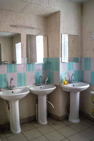 Хостел Апельсин Ульяновск  Двухместный номер с 2 отдельными кроватями и общей ванной комнатой-2